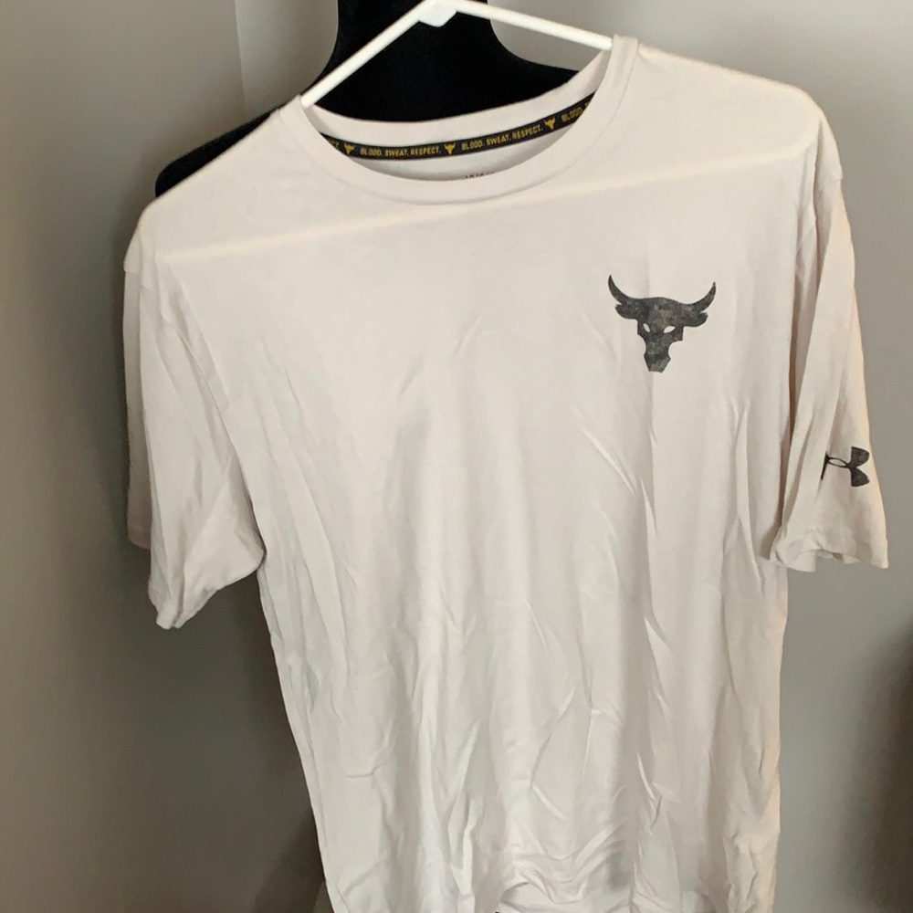 Men’s UA tee